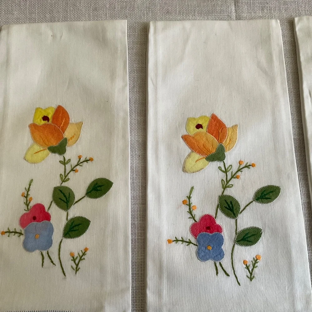 Hand Towels Lot 4 Hand Embroidered Floral Applique 22”x13” Vintage NEW